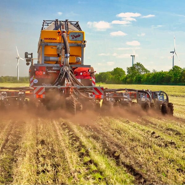 Volmer Engineering Culex Strip Till Gerät 12 reihig von hinten